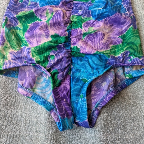 Vintage floral swimsuit - Picture 3 of 7